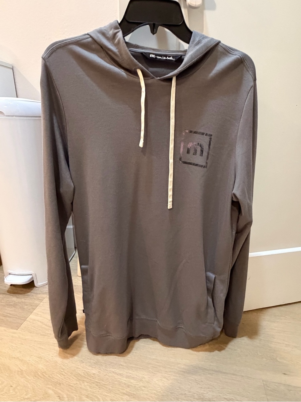 Travis Matthew Men's Gray Pullover Hoodie Shirt with Logo